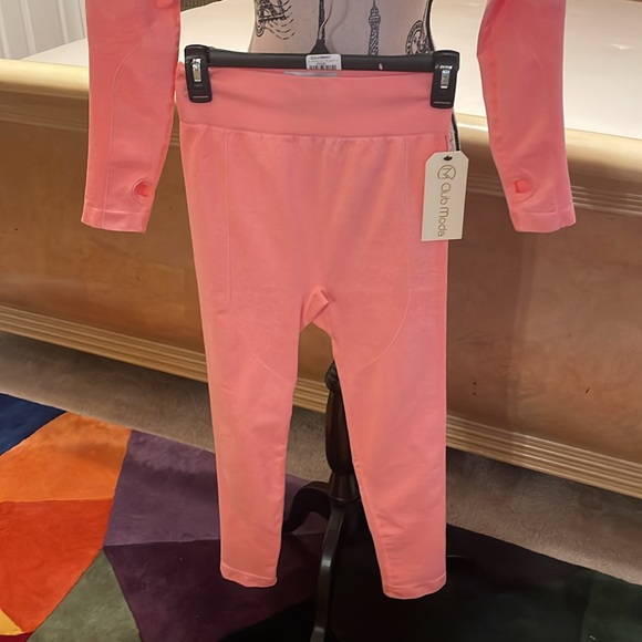 Club Moda Active Wear- Cropped Knitted Seamless Long Sleeve Shirt & Leggings - Picture 3 of 8